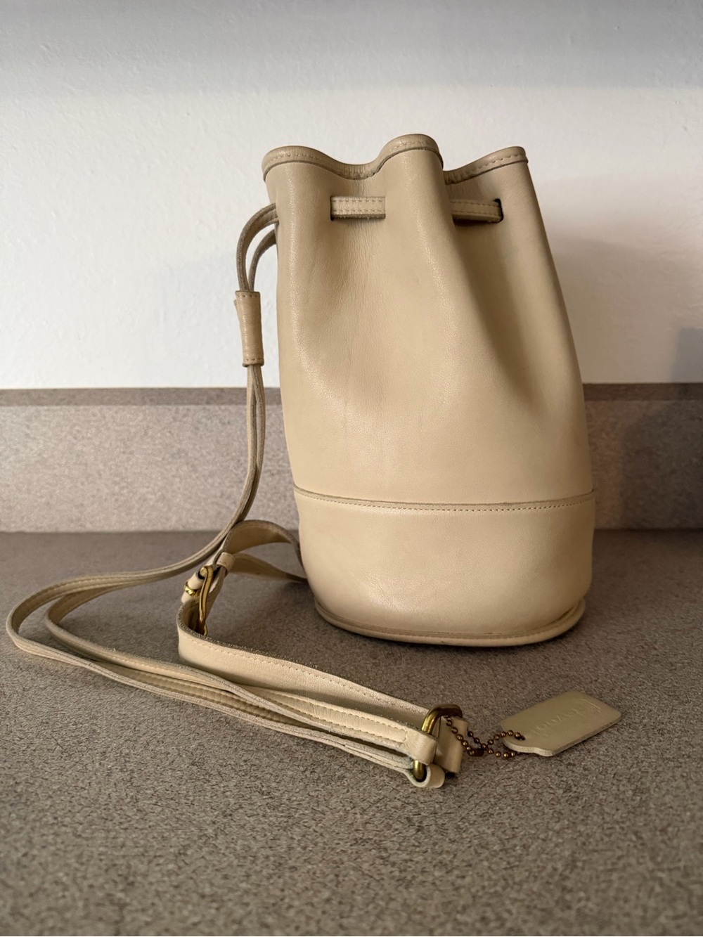 Coach Vintage Bixby Drawstring Bone Leather Sling Back Bag 9984